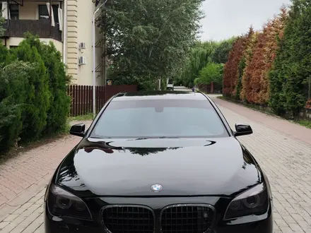 BMW 750 2008 года за 11 000 000 тг. в Алматы – фото 18