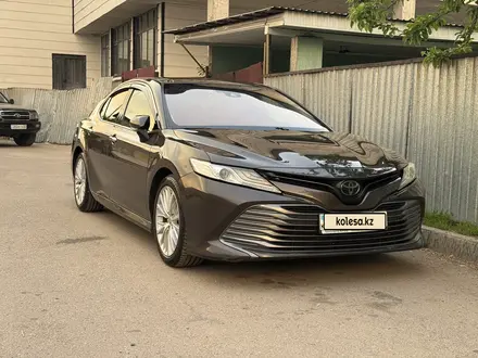 Toyota Camry 2020 года за 14 000 000 тг. в Алматы