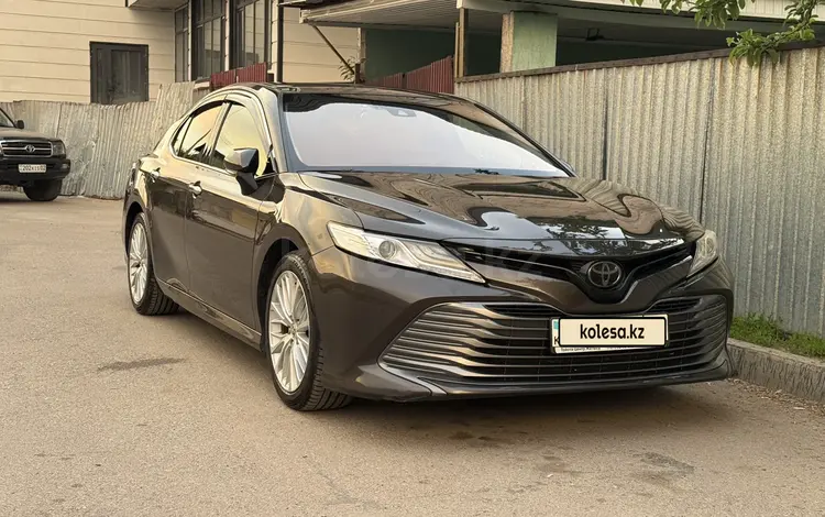 Toyota Camry 2020 года за 14 000 000 тг. в Алматы