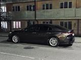 Toyota Camry 2020 года за 14 000 000 тг. в Алматы – фото 3