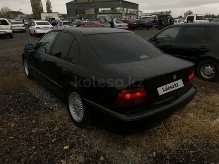 BMW 523 1997 года за 1 900 000 тг. в Талдыкорган – фото 4
