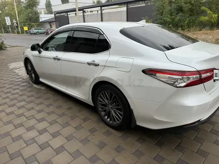 Toyota Camry 2021 года за 15 300 000 тг. в Алматы – фото 4