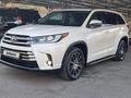 Toyota Highlander 2018 года за 22 900 000 тг. в Алматы – фото 2