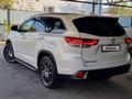 Toyota Highlander 2018 года за 22 900 000 тг. в Алматы – фото 6