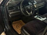 Toyota Camry 2014 года за 9 000 000 тг. в Уральск – фото 2