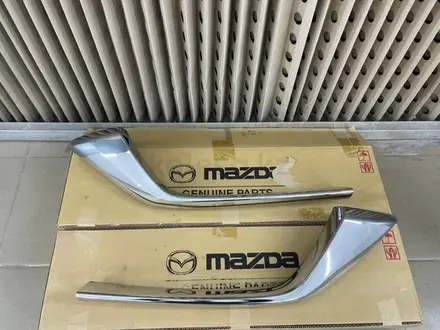 Накладки решетки радиатора на Mazda за 25 000 тг. в Алматы