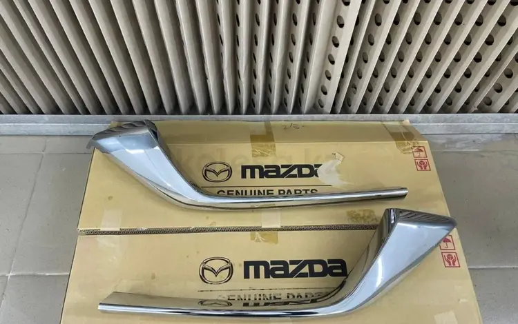 Накладки решетки радиатора на Mazda за 25 000 тг. в Алматы