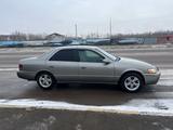 Toyota Camry 1999 года за 3 050 000 тг. в Астана – фото 2