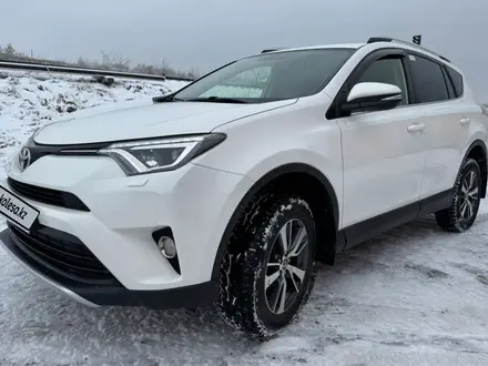 Toyota RAV4 2016 года за 12 000 000 тг. в Актобе – фото 2