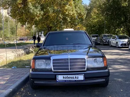 Mercedes-Benz E 320 1994 года за 3 100 000 тг. в Алматы