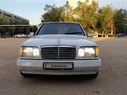 Mercedes-Benz E 200 1993 года за 1 800 000 тг. в Аральск