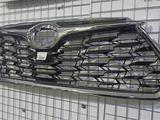 Решётка радиатора Toyota Highlander 2022 ORIGINAL за 35 000 тг. в Алматы – фото 3
