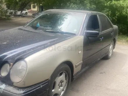 Mercedes-Benz E 240 1999 года за 2 000 000 тг. в Караганда – фото 3
