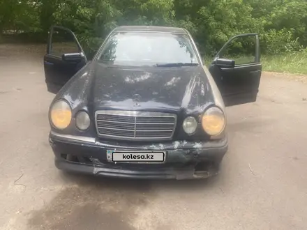Mercedes-Benz E 240 1999 года за 2 000 000 тг. в Караганда