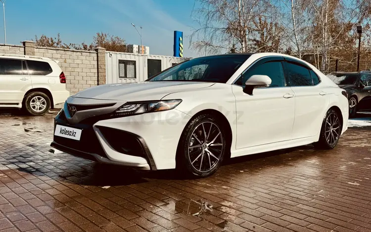 Toyota Camry 2021 года за 14 900 000 тг. в Алматы