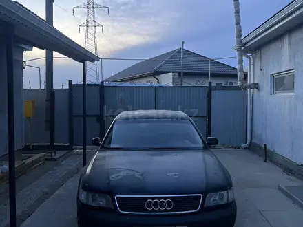 Audi A8 1996 года за 2 000 000 тг. в Атырау – фото 2