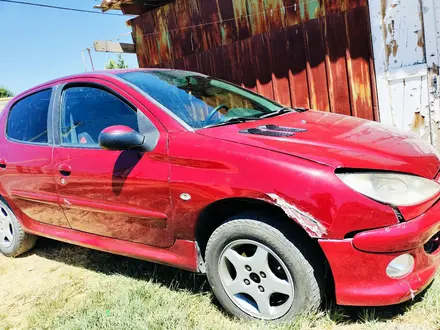 Peugeot 206 2008 года за 950 000 тг. в Тараз – фото 4