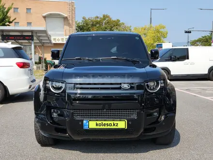 Land Rover Defender 2025 года за 56 380 000 тг. в Алматы