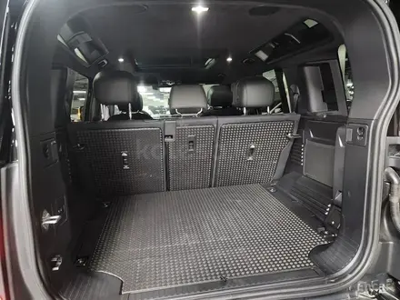 Land Rover Defender 2025 года за 56 380 000 тг. в Алматы – фото 12