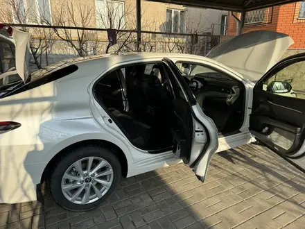 Toyota Camry 2023 года за 18 500 000 тг. в Алматы – фото 15