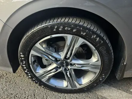 Kia K5 2022 года за 11 000 000 тг. в Алматы – фото 10