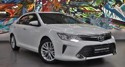 Toyota Camry 2015 года за 13 590 000 тг. в Алматы – фото 3