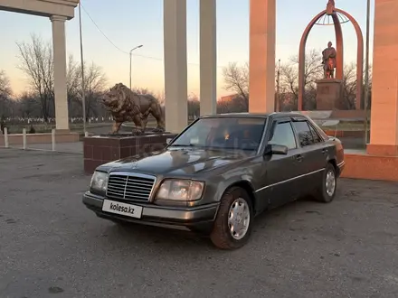 Mercedes-Benz E 220 1993 года за 1 350 000 тг. в Шу – фото 2