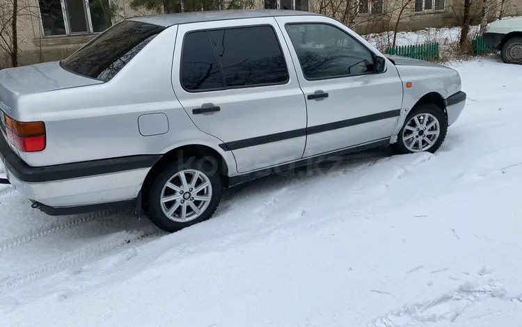 Volkswagen Vento 1992 годаfor1 300 000 тг. в Семей