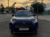 Toyota RAV4 2021 года за 15 000 000 тг. в Актобе