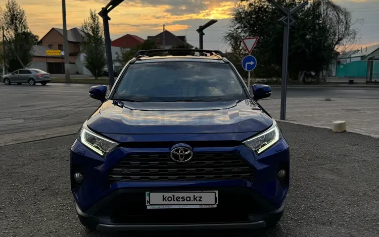 Toyota RAV4 2021 года за 15 000 000 тг. в Актобе