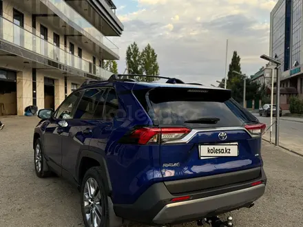 Toyota RAV4 2021 года за 15 000 000 тг. в Актобе – фото 4