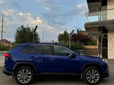 Toyota RAV4 2021 года за 15 000 000 тг. в Актобе – фото 7