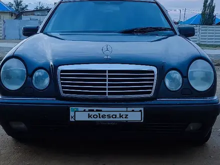 Mercedes-Benz E 230 1996 года за 2 200 000 тг. в Байконыр
