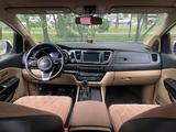 Kia Carnival 2016 года за 9 300 000 тг. в Алматы – фото 5