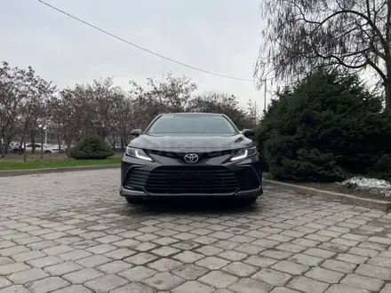 Toyota Camry 2022 года за 13 500 000 тг. в Алматы