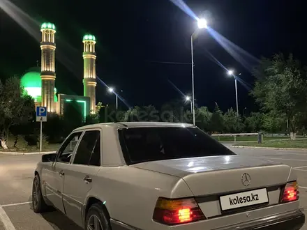 Mercedes-Benz E 200 1990 года за 1 700 000 тг. в Кызылорда – фото 2