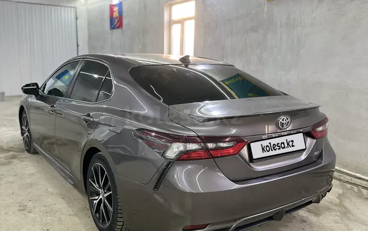Toyota Camry 2020 года за 10 700 000 тг. в Атырау