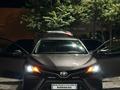 Toyota Camry 2020 года за 10 700 000 тг. в Атырау – фото 2