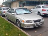 Toyota Camry 2000 годаfor3 500 000 тг. в Алматы – фото 2