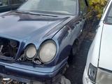 Mercedes-Benz E 200 1995 года за 300 000 тг. в Астана – фото 2