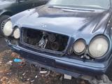 Mercedes-Benz E 200 1995 года за 300 000 тг. в Астана