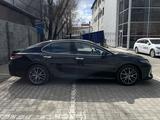 Toyota Camry 2023 года за 17 000 000 тг. в Актобе – фото 5