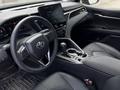 Toyota Camry 2023 годаүшін17 000 000 тг. в Актобе – фото 9