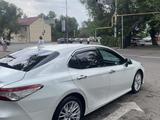 Toyota Camry 2018 года за 13 200 000 тг. в Алматы – фото 4