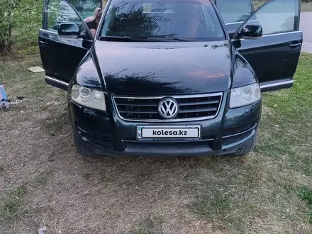 Volkswagen Touareg 2004 года за 4 500 000 тг. в Алматы – фото 10