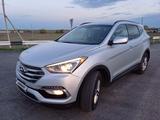 Hyundai Santa Fe 2017 года за 5 900 000 тг. в Уральск – фото 2