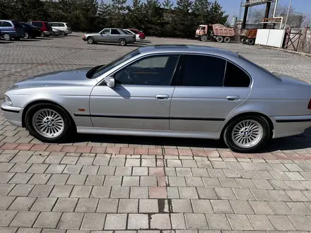 BMW 528 1997 года за 3 950 000 тг. в Алматы – фото 4