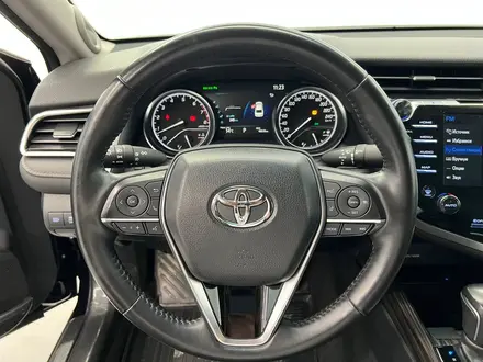 Toyota Camry 2020 года за 15 550 000 тг. в Алматы – фото 12