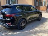 Hyundai Santa Fe 2019 годаүшін10 990 000 тг. в Актобе – фото 4