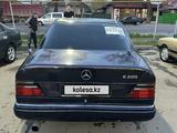 Mercedes-Benz E 200 1993 года за 1 300 000 тг. в Талдыкорган – фото 2